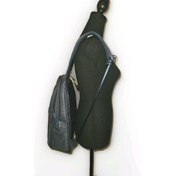 NWT! RIVACASE Suzuka 7760 Backpack With 15.6" Laptop Sleeve Blue - Picture 3 of 9